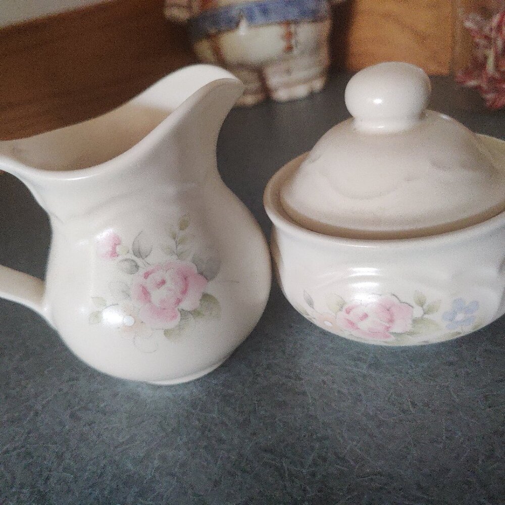 Pfaltzgraff Ceramic Tea Rose Sugar and Creamer Set